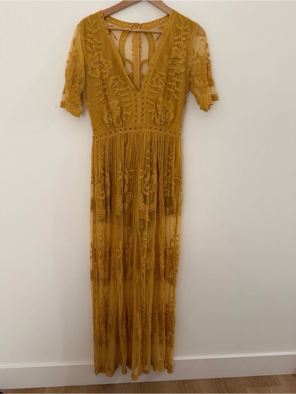 (M) Mustard yellow short sleeved lace dress